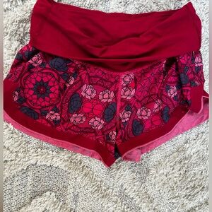 Lululemon Ready To Roll Short in Prisma Multi Guava Lava Boom Juice, Size 4